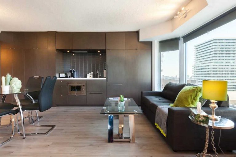 The city views in this apartment are something you won’t