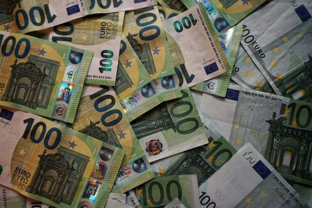 Euro money cash trading investing
