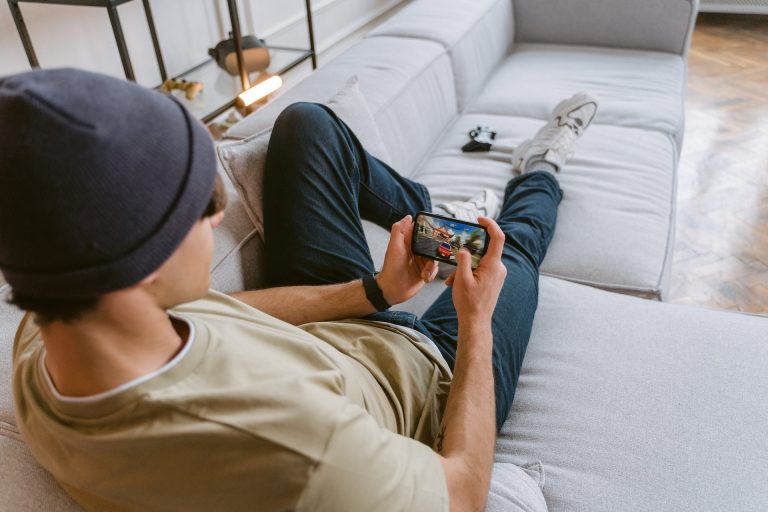 7 Best Apps That Pay You To Play Games