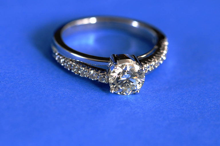 Cheap Engagement Rings Canada: 10 Places To Buy The Best