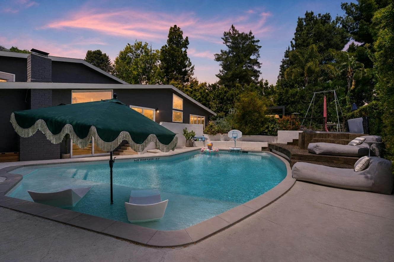 Pool and spa at the Kindred canyon house in Los Angeles